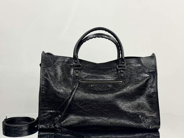 Picture of Balenciaga Handbags _SKUfw215658595fw